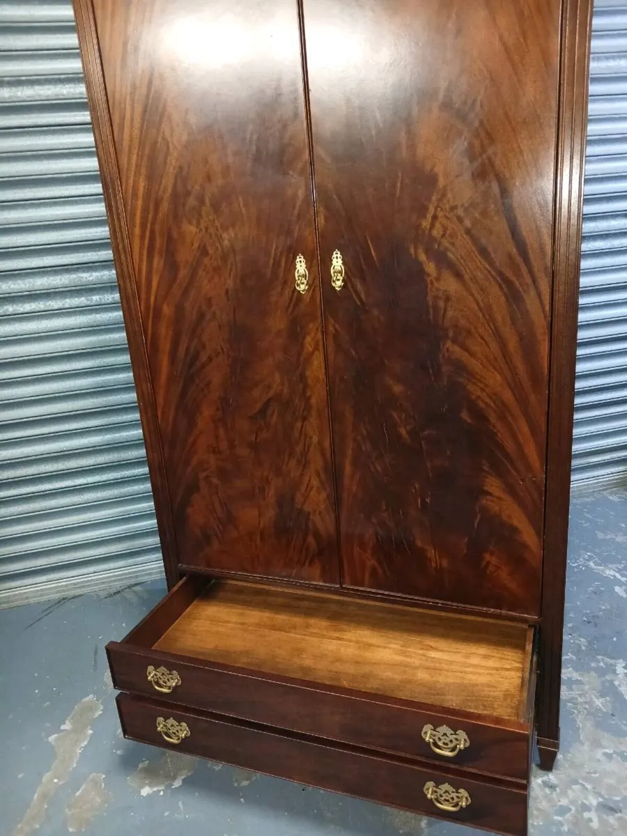 Solid wood Wardrobe - Image 4