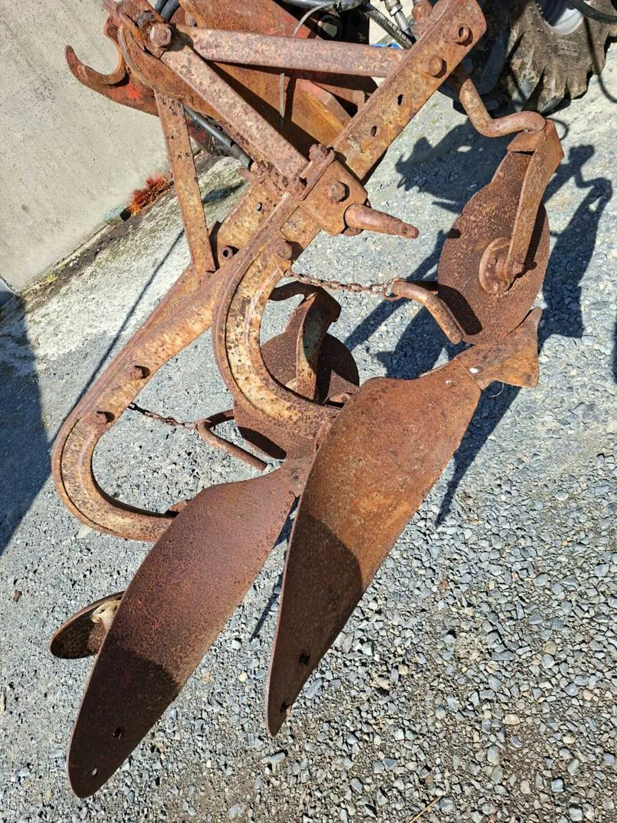 Ferguson 2 furrow plough and land leveller - Image 1