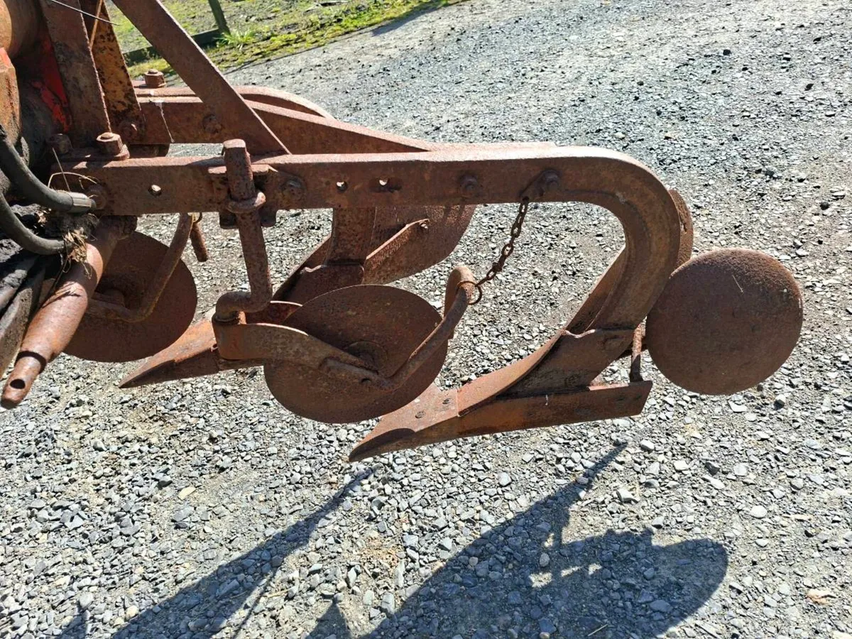 Ferguson 2 furrow plough and land leveller - Image 2