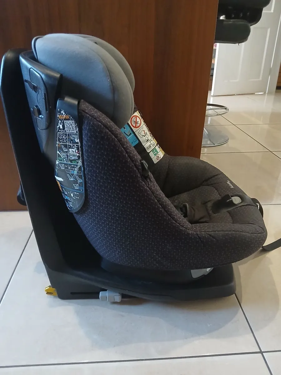 Swival Car Seat - Image 3