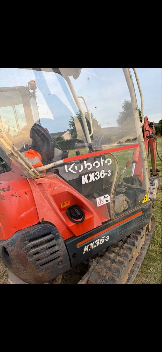 1.5 ton mini digger - Image 1