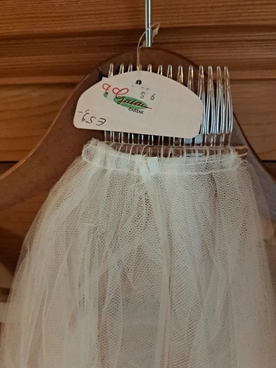 Wedding Dress Never Worn - Image 4