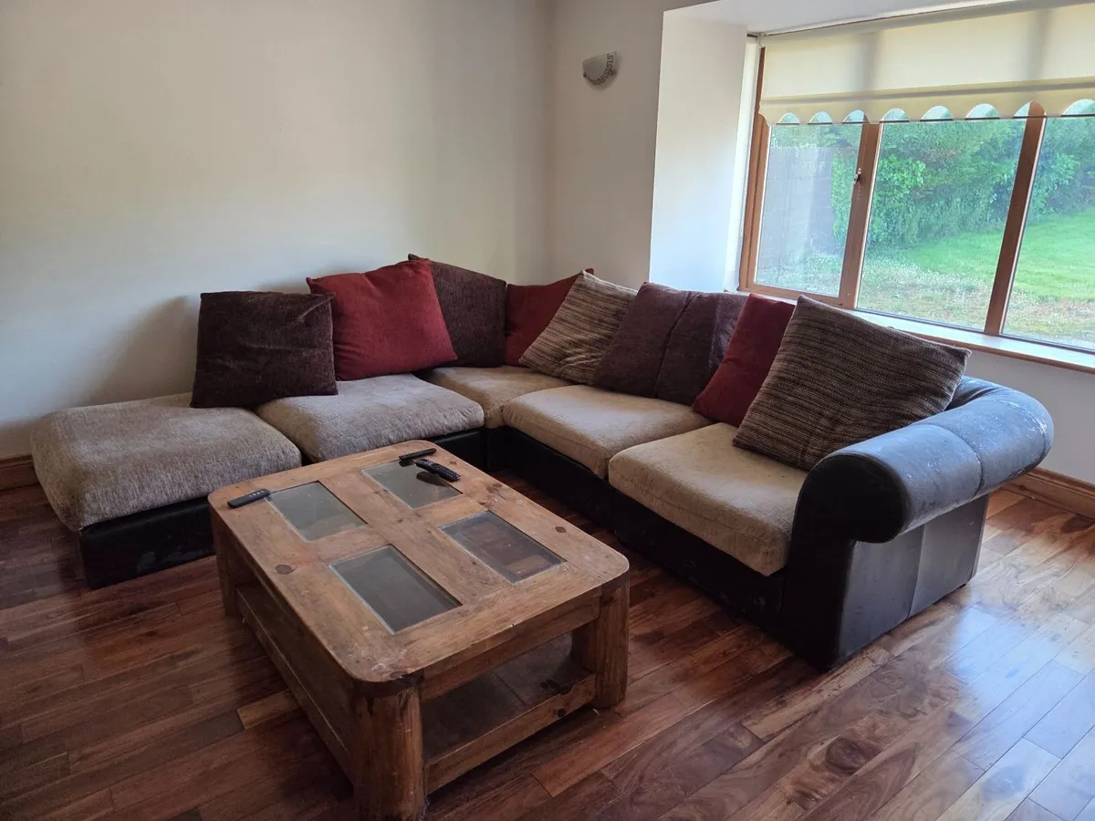 Couch and sitting room tables - Image 1