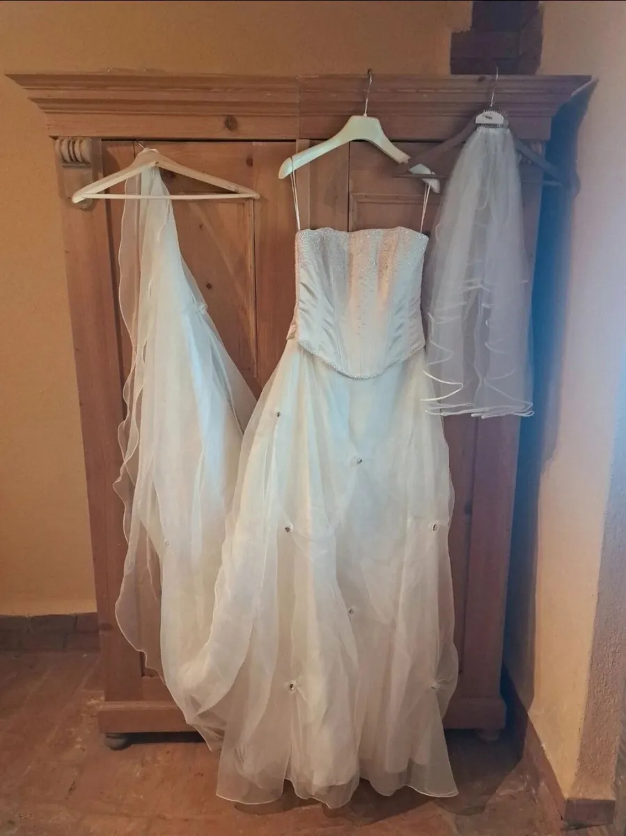Wedding Dress Never Worn - Image 1