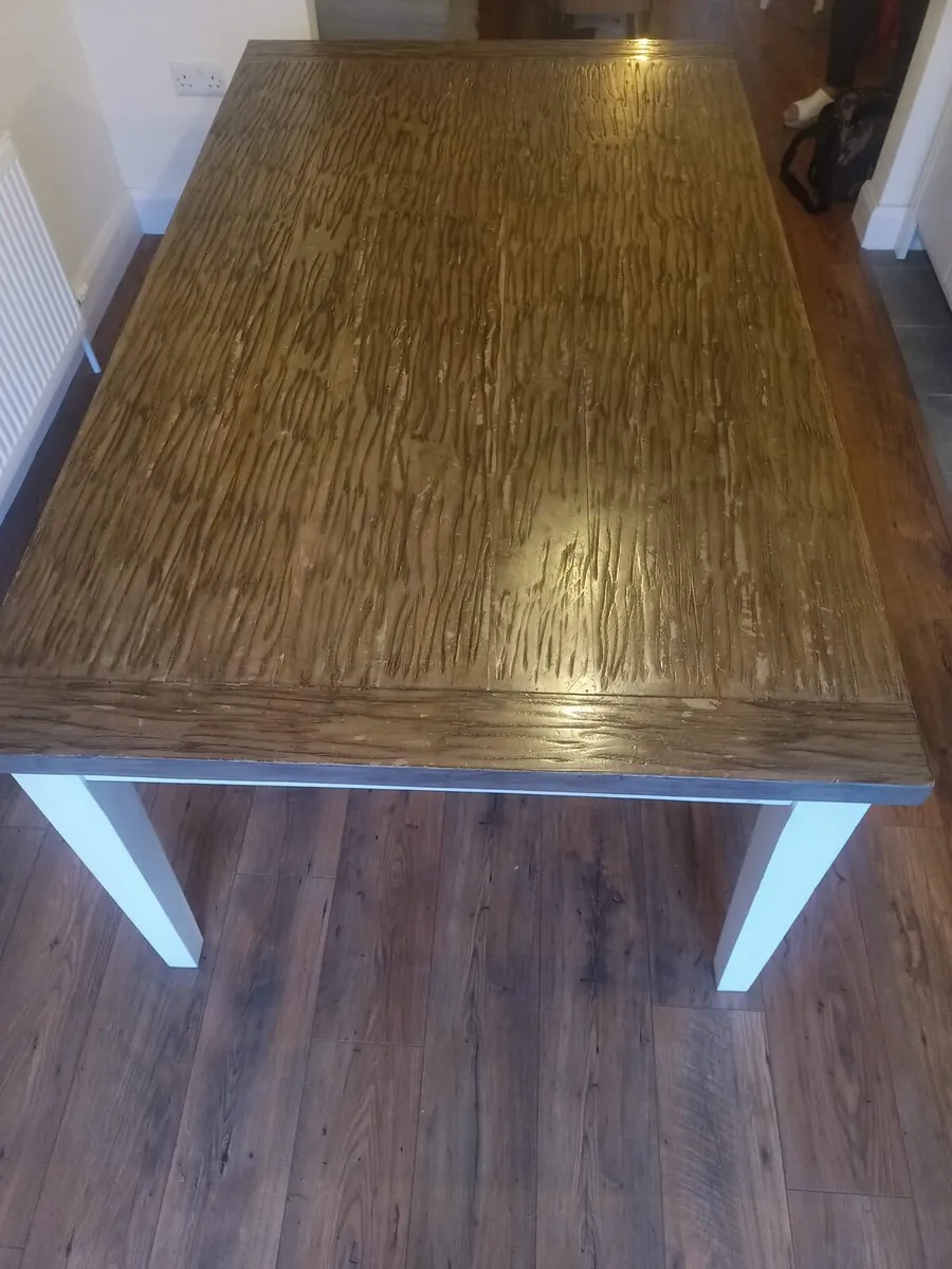 Dining table - Image 1