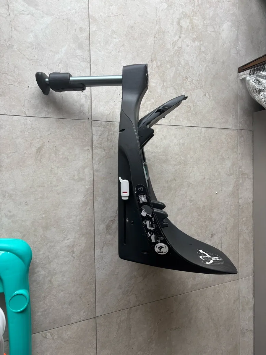 ** 👶🏻 Cybex Base Z ISO fix Car seat rotating ** - Image 1