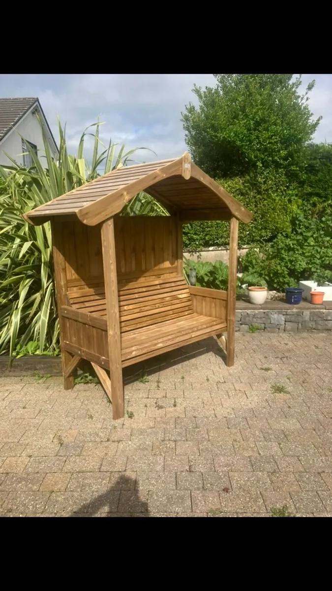 Garden furniture - Image 1