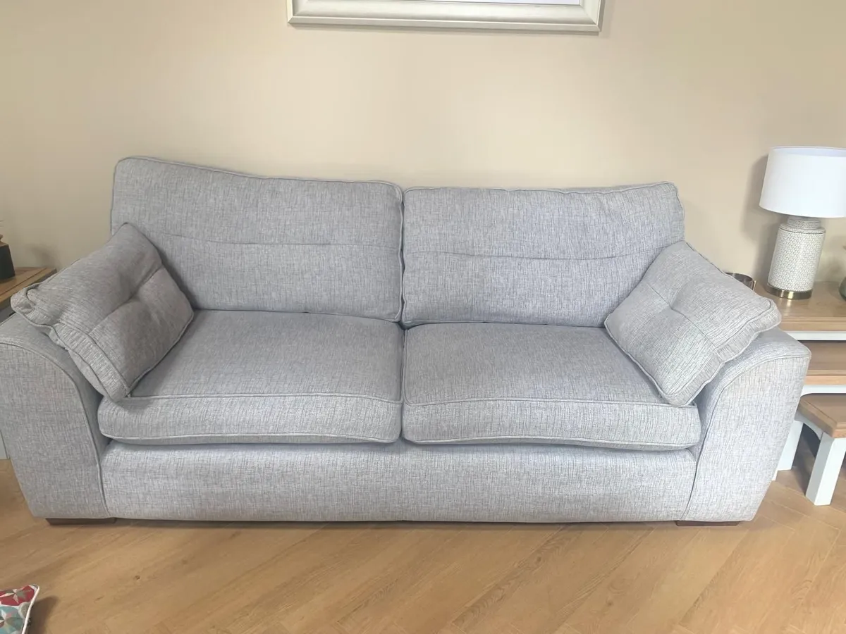 Hemmingway 3 piece Suite in perfect condition. - Image 1