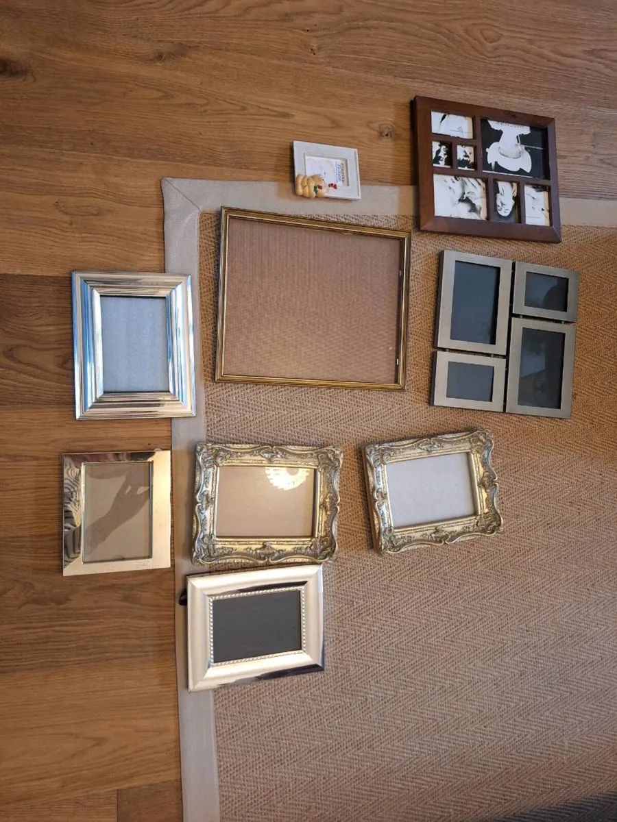 9 assorted picture frames - Image 1