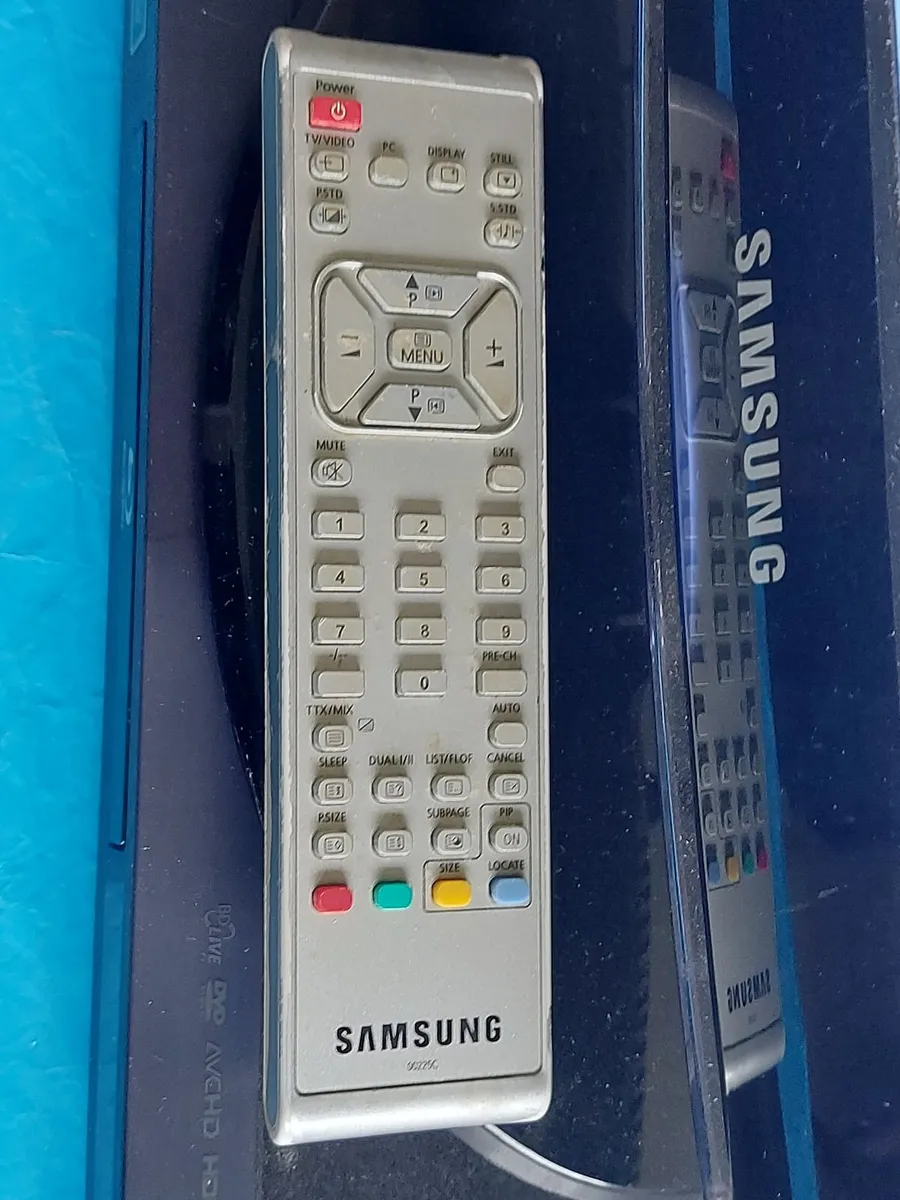 LG 3D-2D Blu-Ray Disc-DVD Player BD660 and TV - Image 3