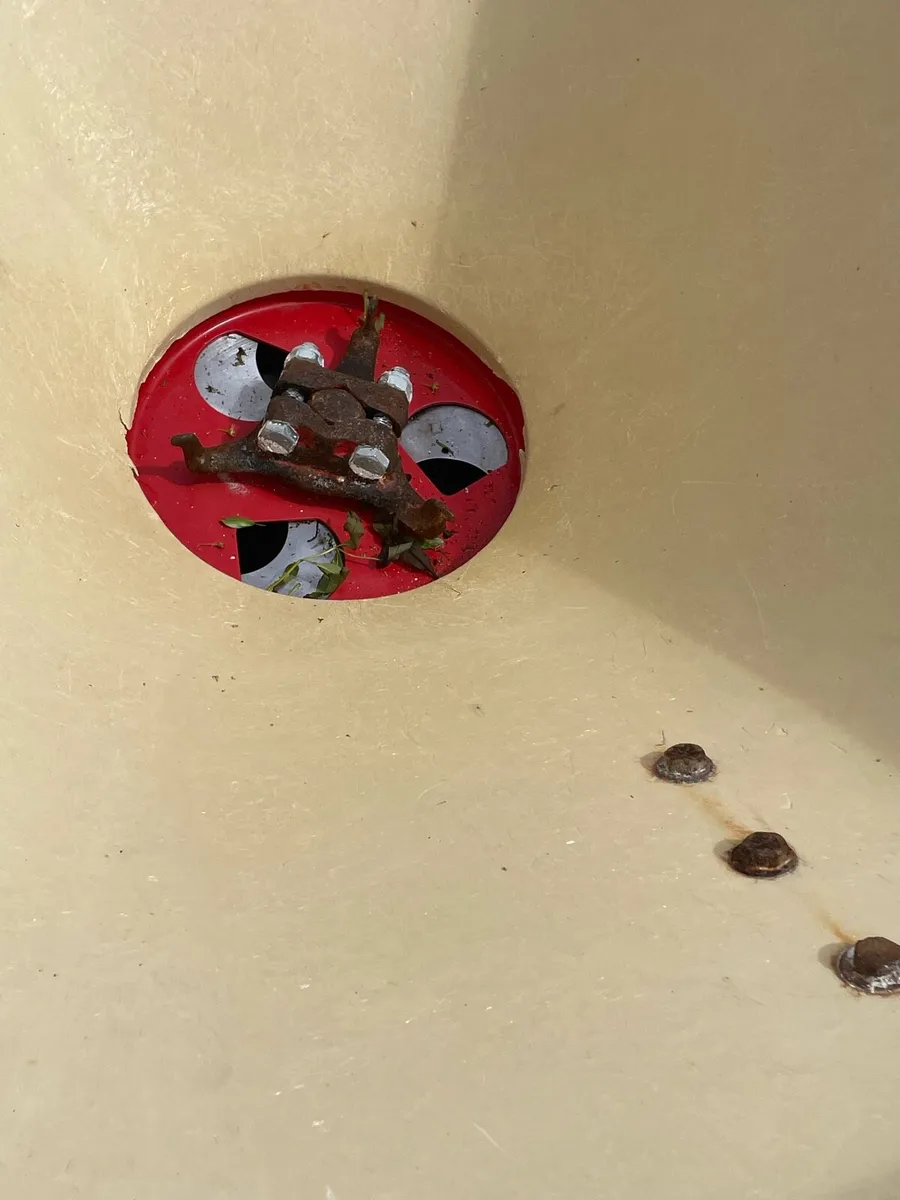 Fertiliser spreader - Image 2