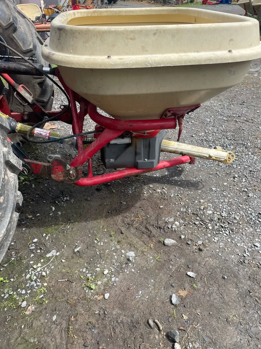 Fertiliser spreader - Image 4