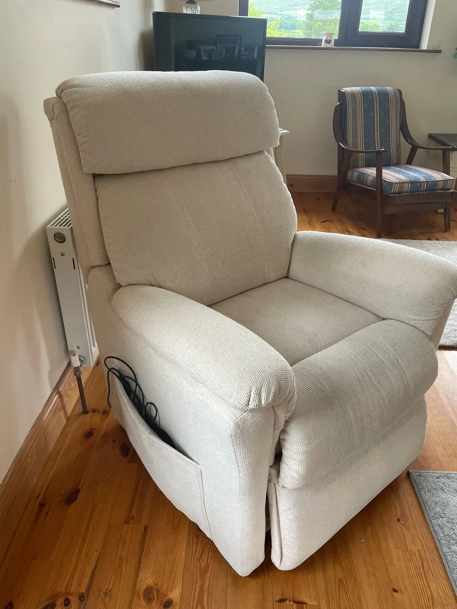 Rise and Recline Electric armchair - Image 3