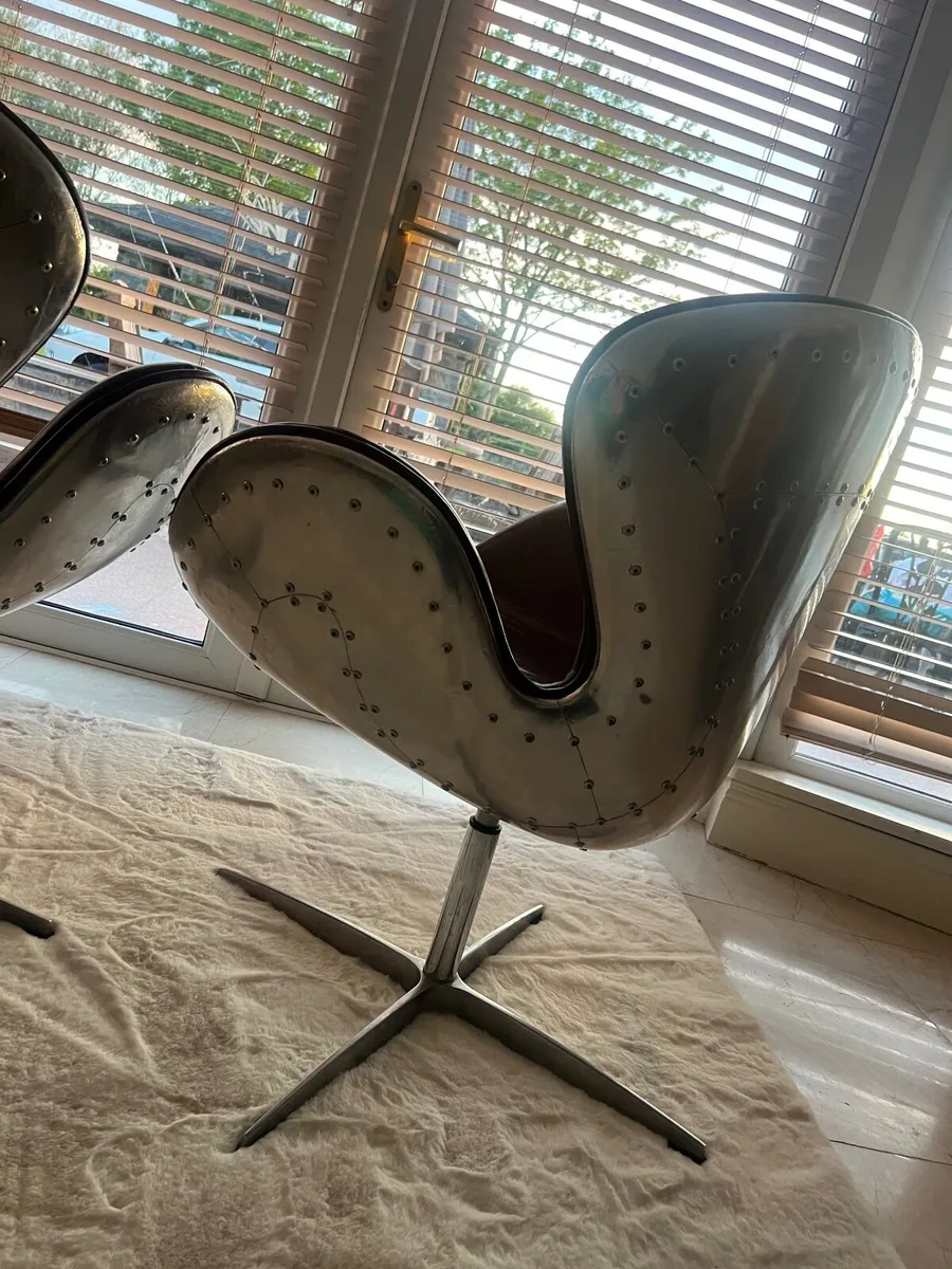 Two swan chairs - Image 4