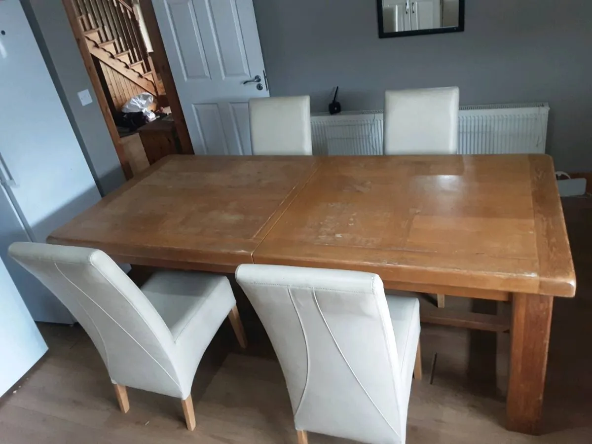 Table and chairs - Image 2