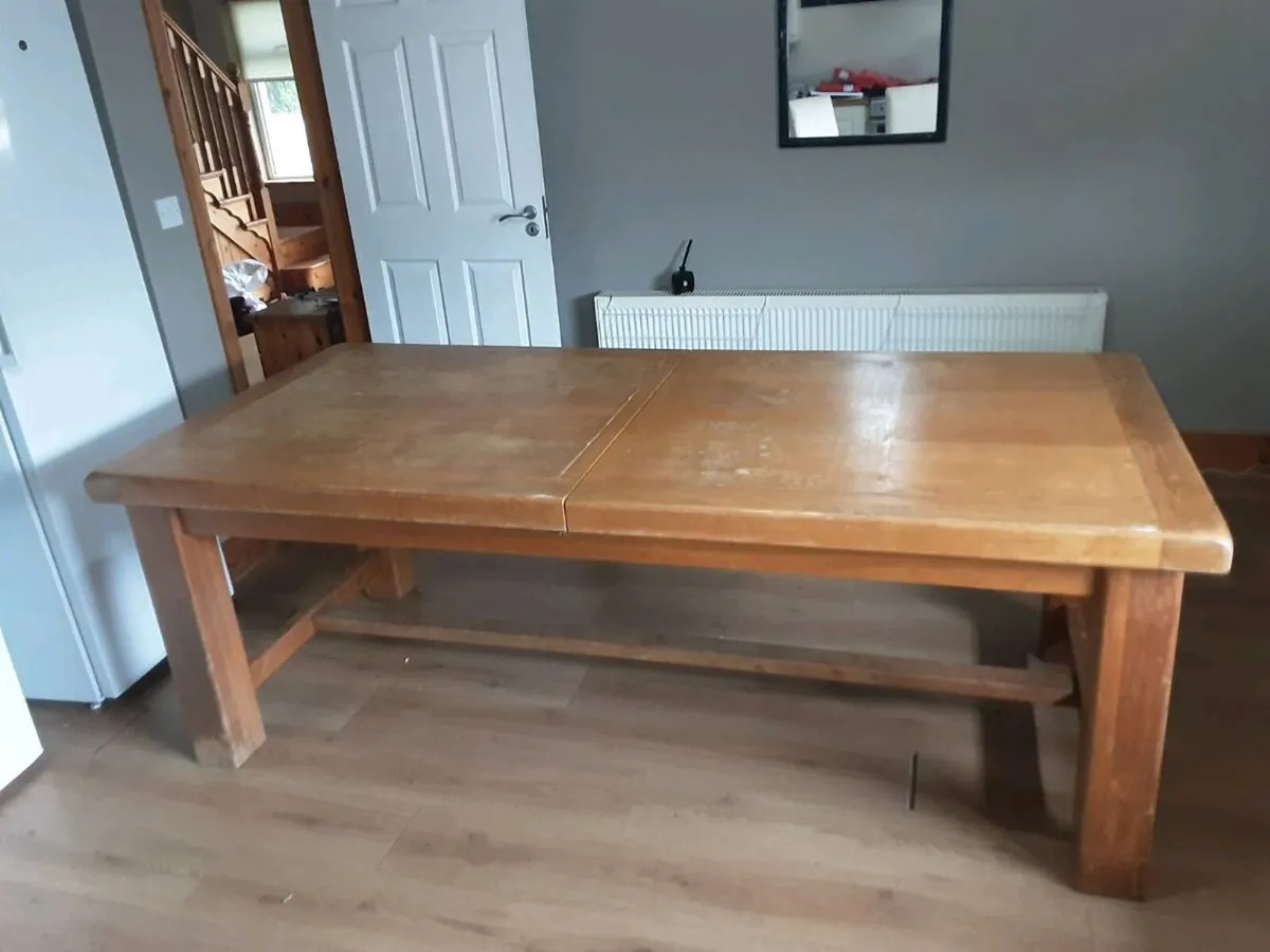 Table and chairs - Image 3