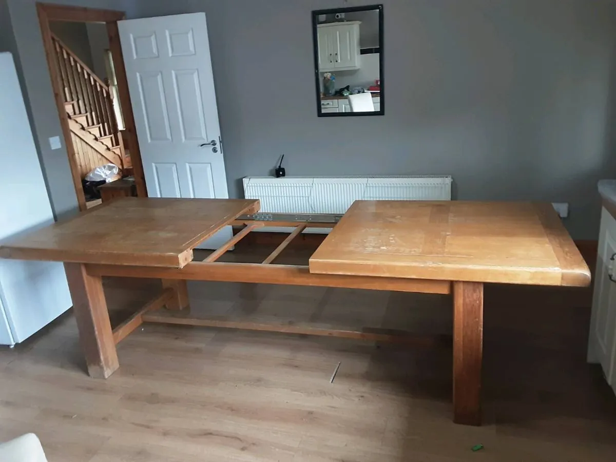Table and chairs - Image 4