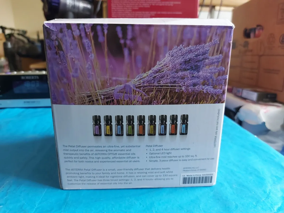 NEW Holly & Berries and dOTERRA PETAL DIFFUSER - Image 3
