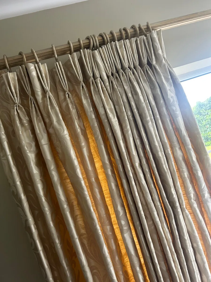 Curtains - Image 3