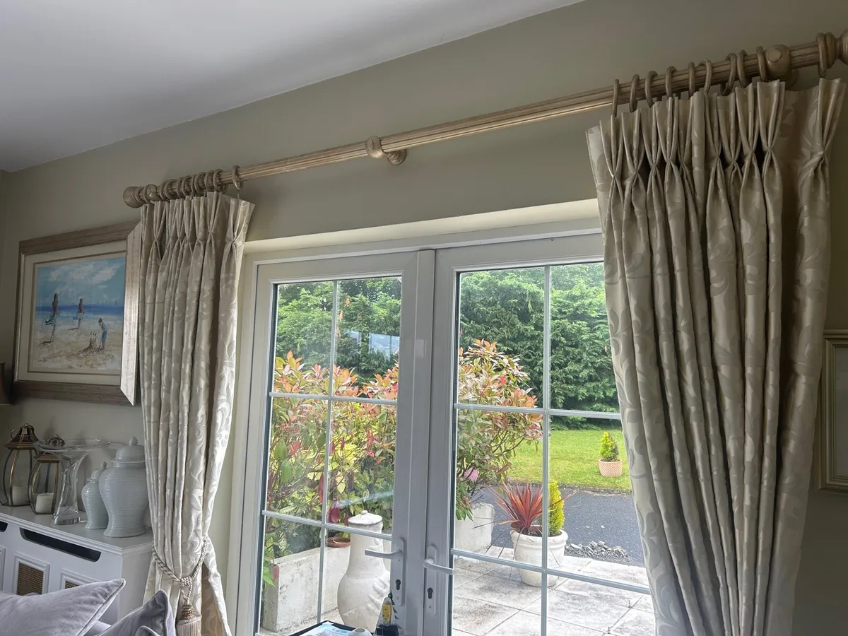 Curtains - Image 2