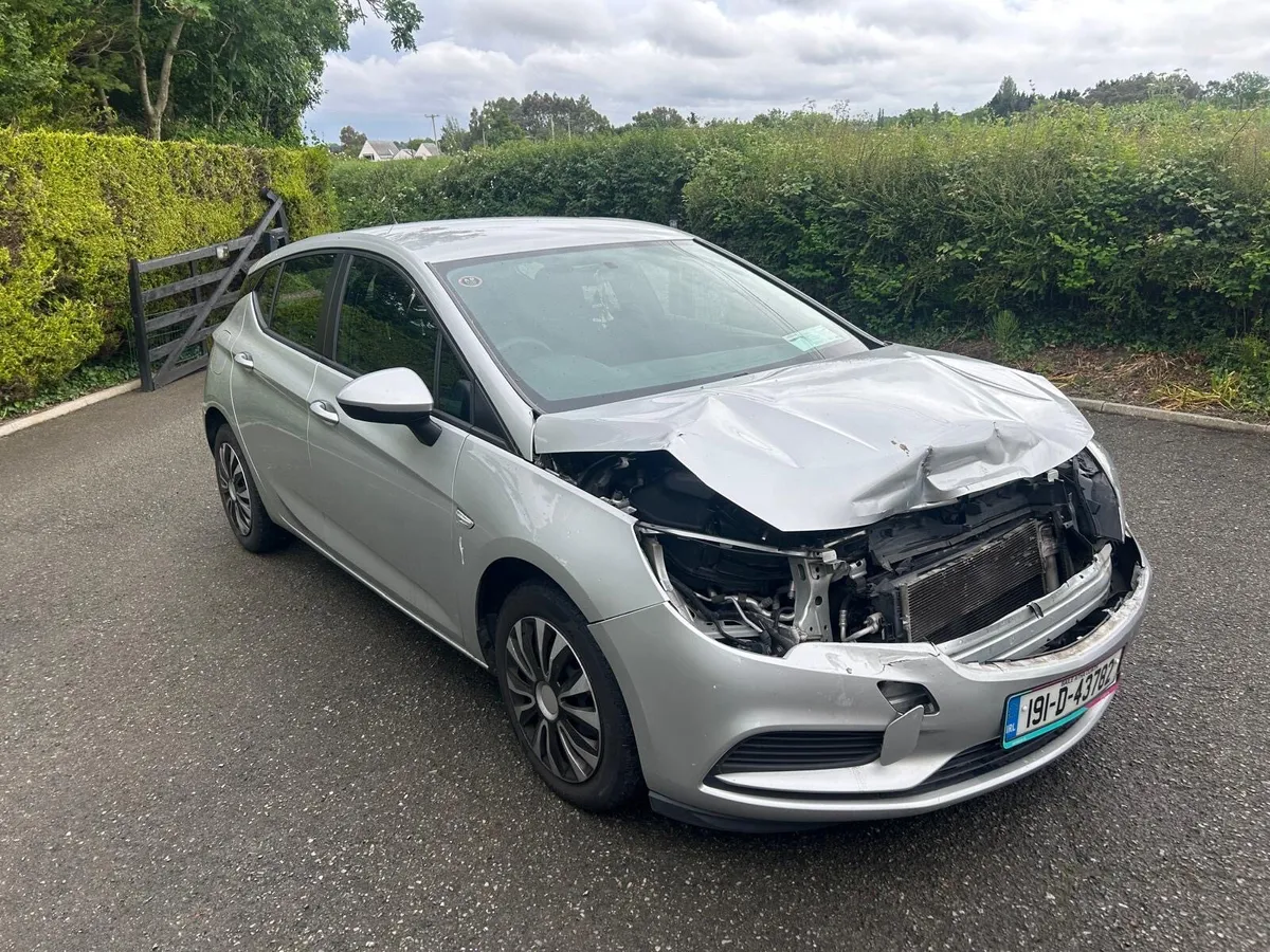 2019 Opel Astra AUTOMATIC LIGHT DAMAGE - Image 1
