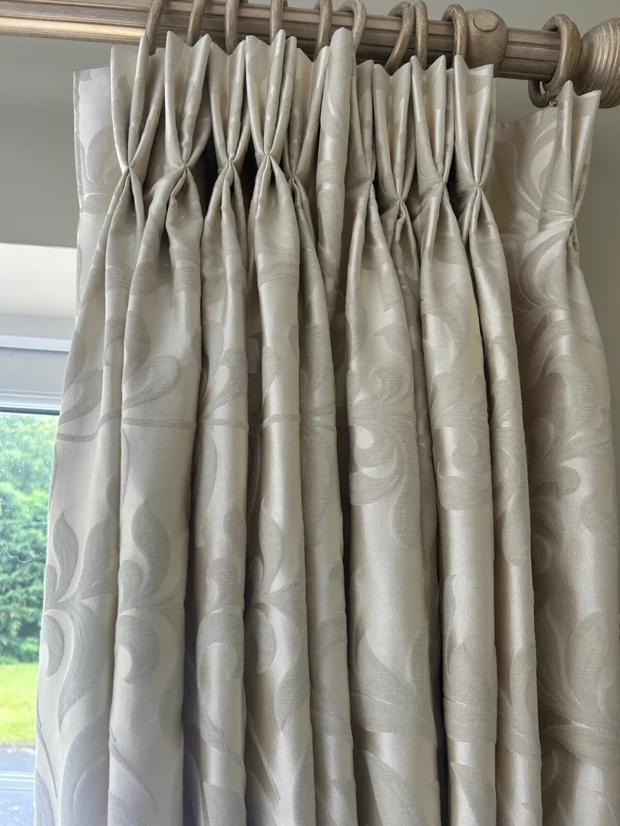 Curtains - Image 4