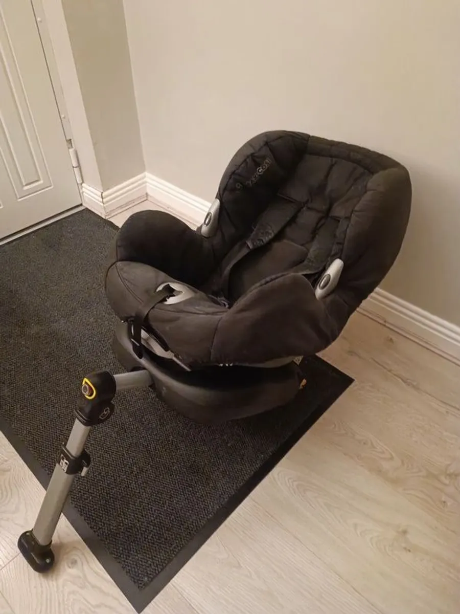 Maxi Cosi Car Seat - Image 3