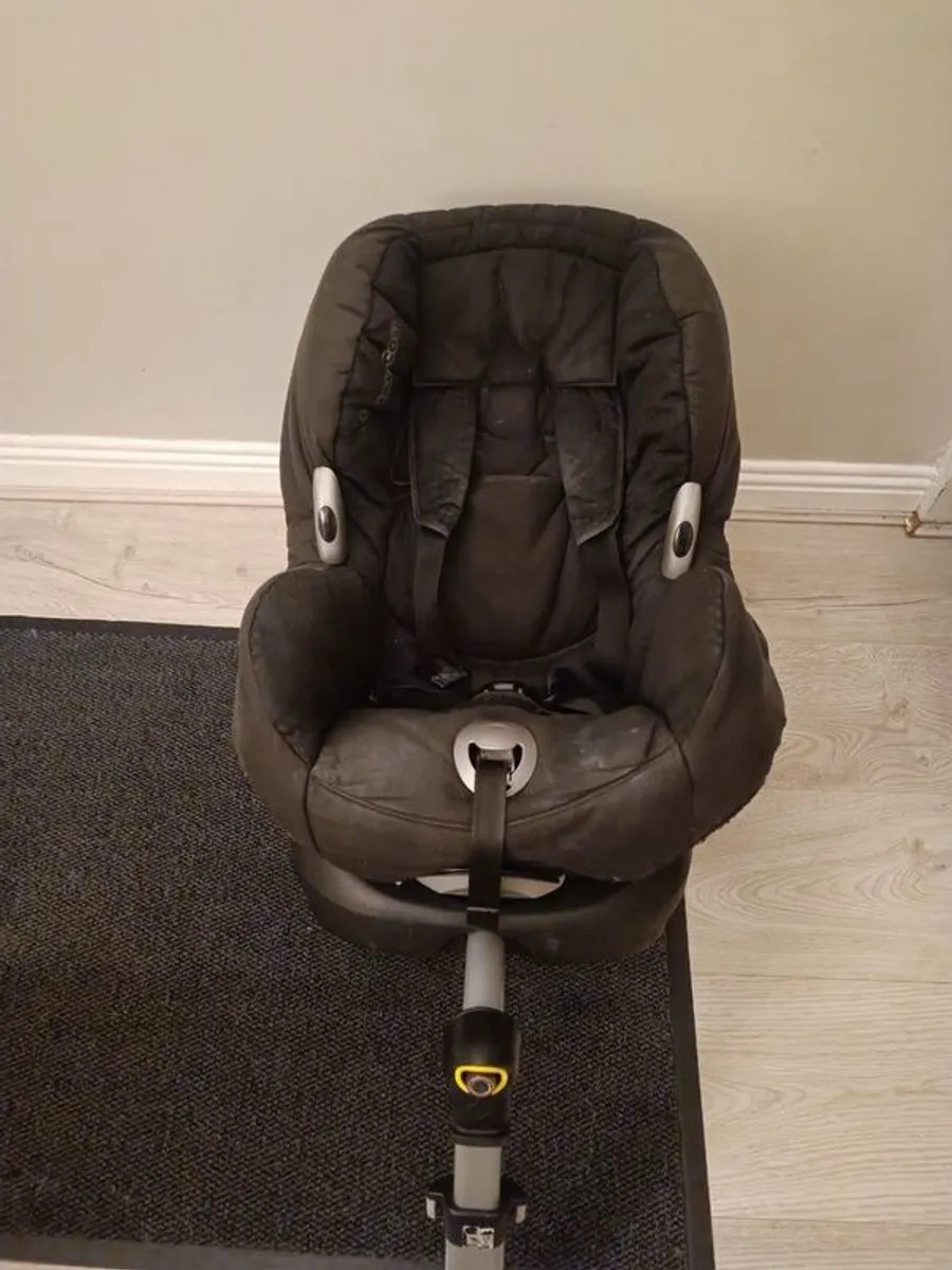 Maxi Cosi Car Seat - Image 1