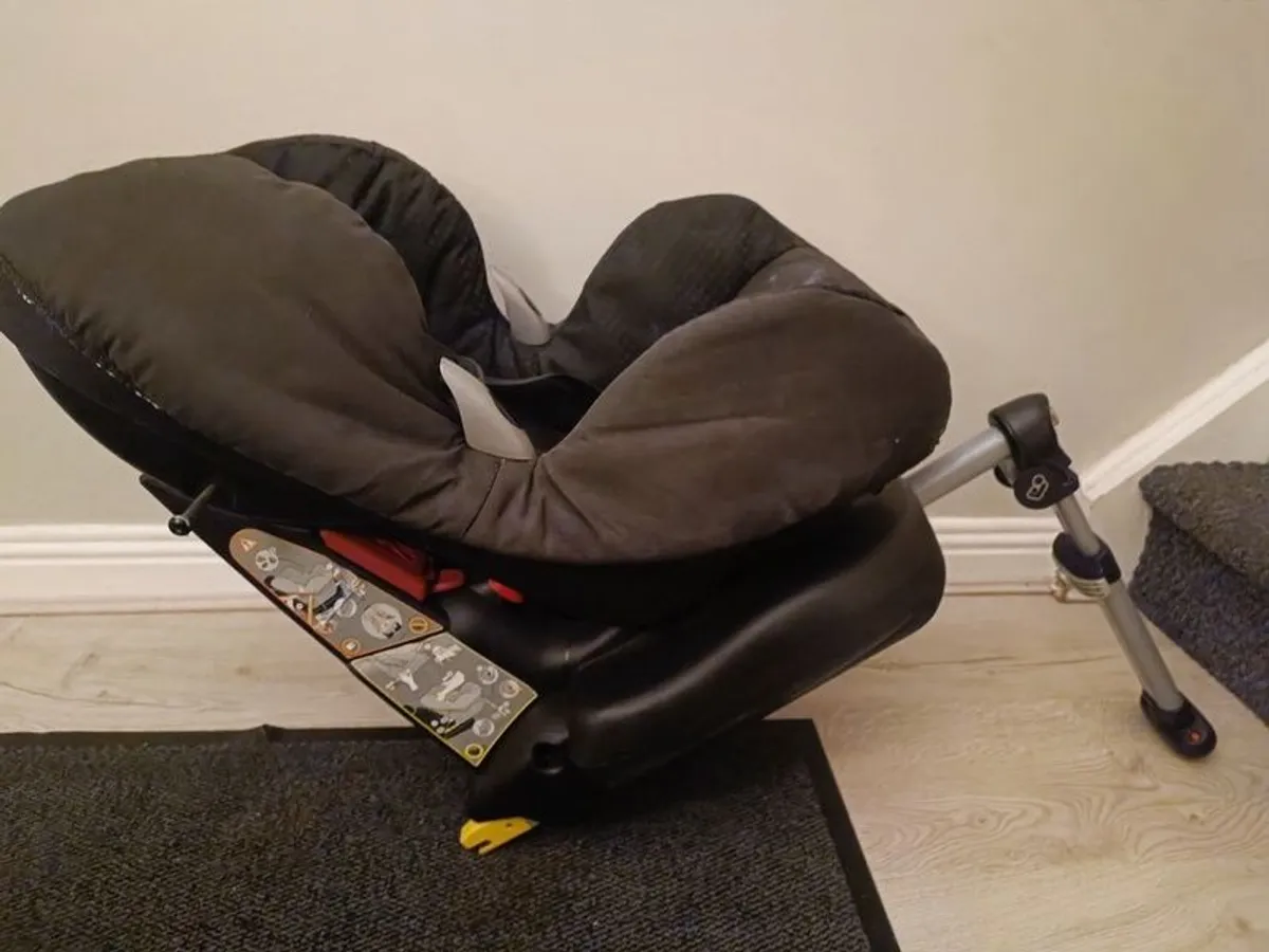 Maxi Cosi Car Seat - Image 2