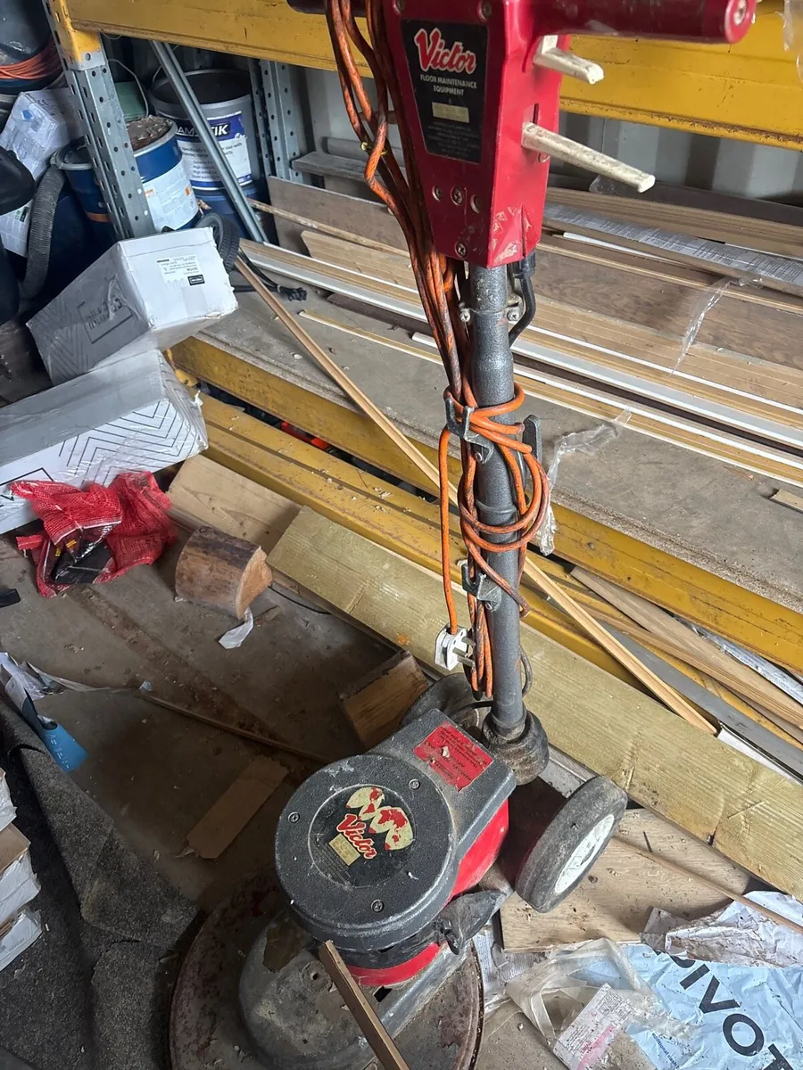 Floor buffer and 110Dewalt table saw - Image 1