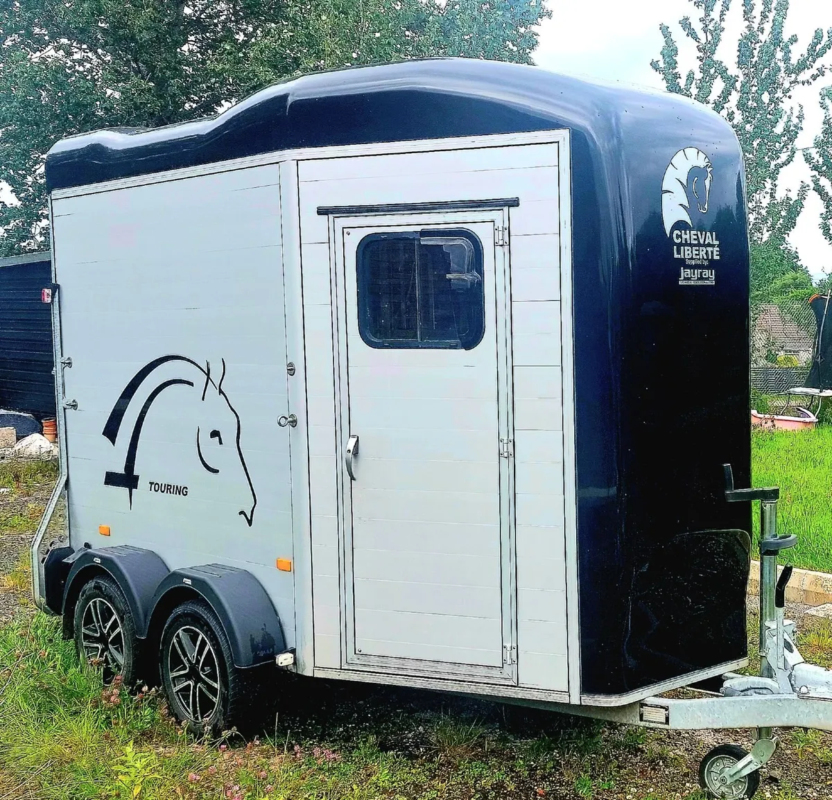 As new 2023 Cheval Liberte Touring 2 horse trailer - Image 4