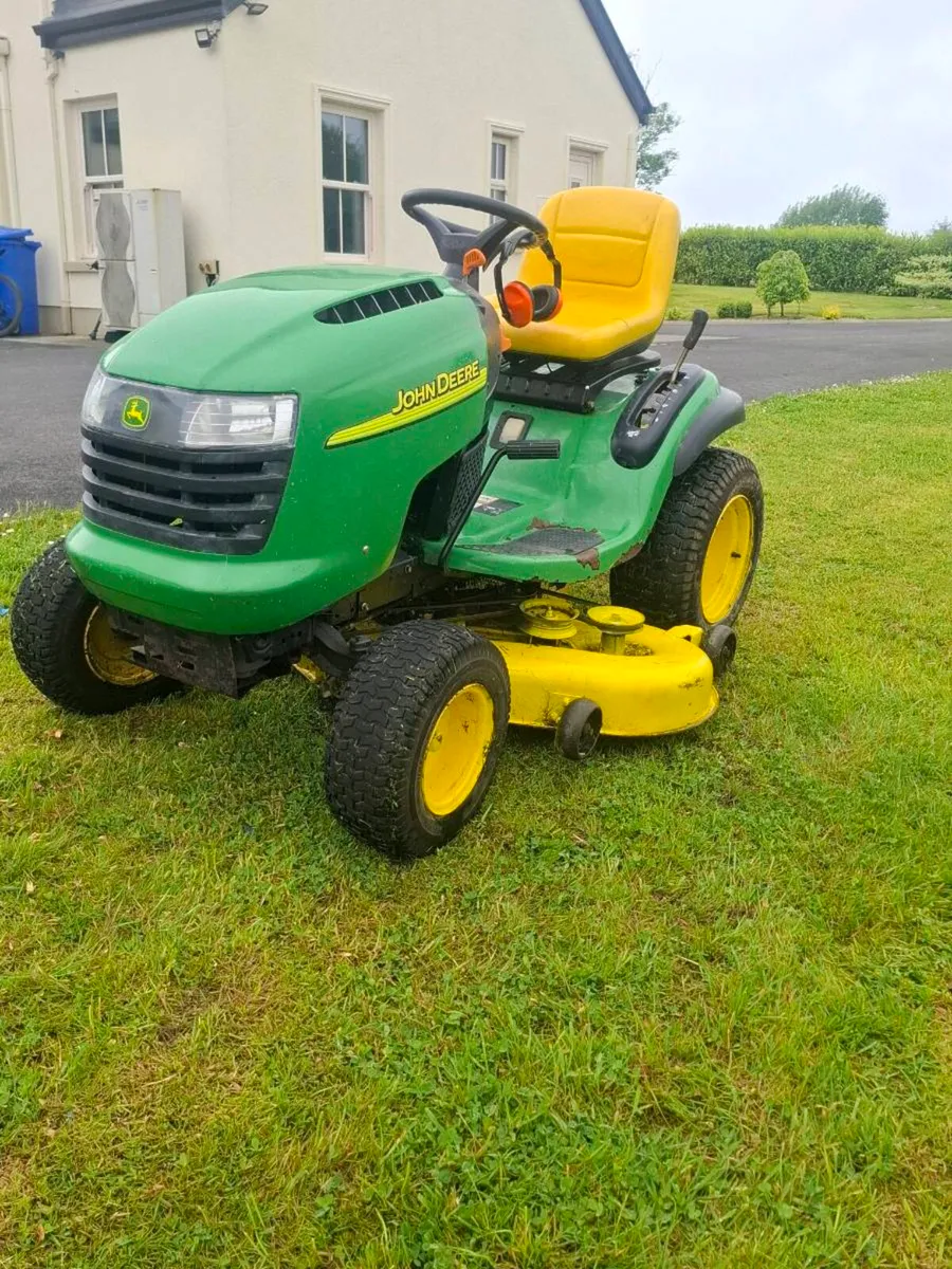 Ride on lawnmower - Image 1