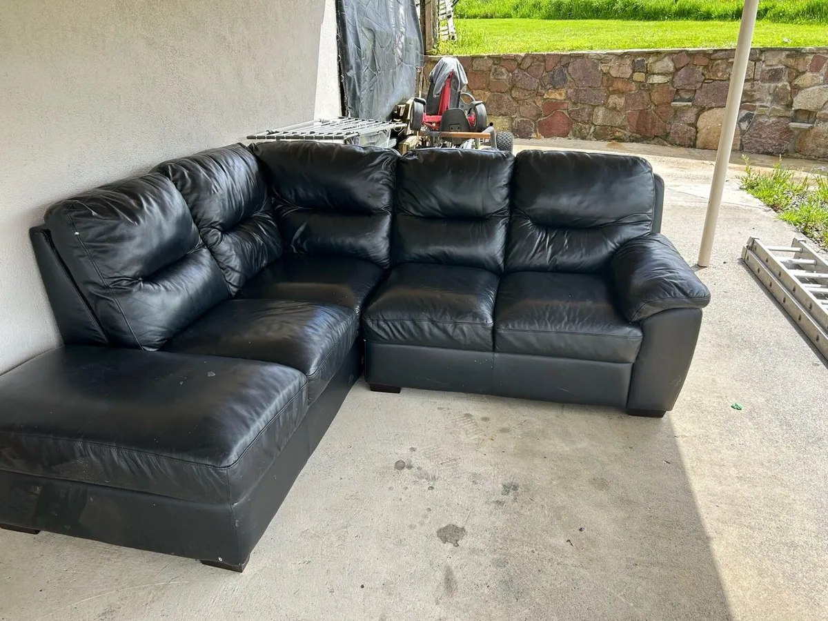 Black leather L shaped couch - Image 2