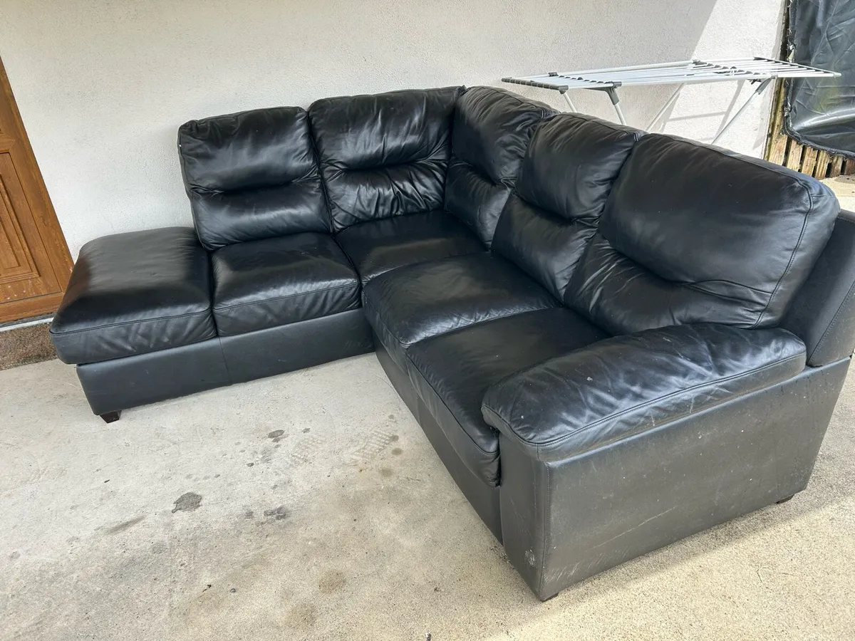 Black leather L shaped couch - Image 3