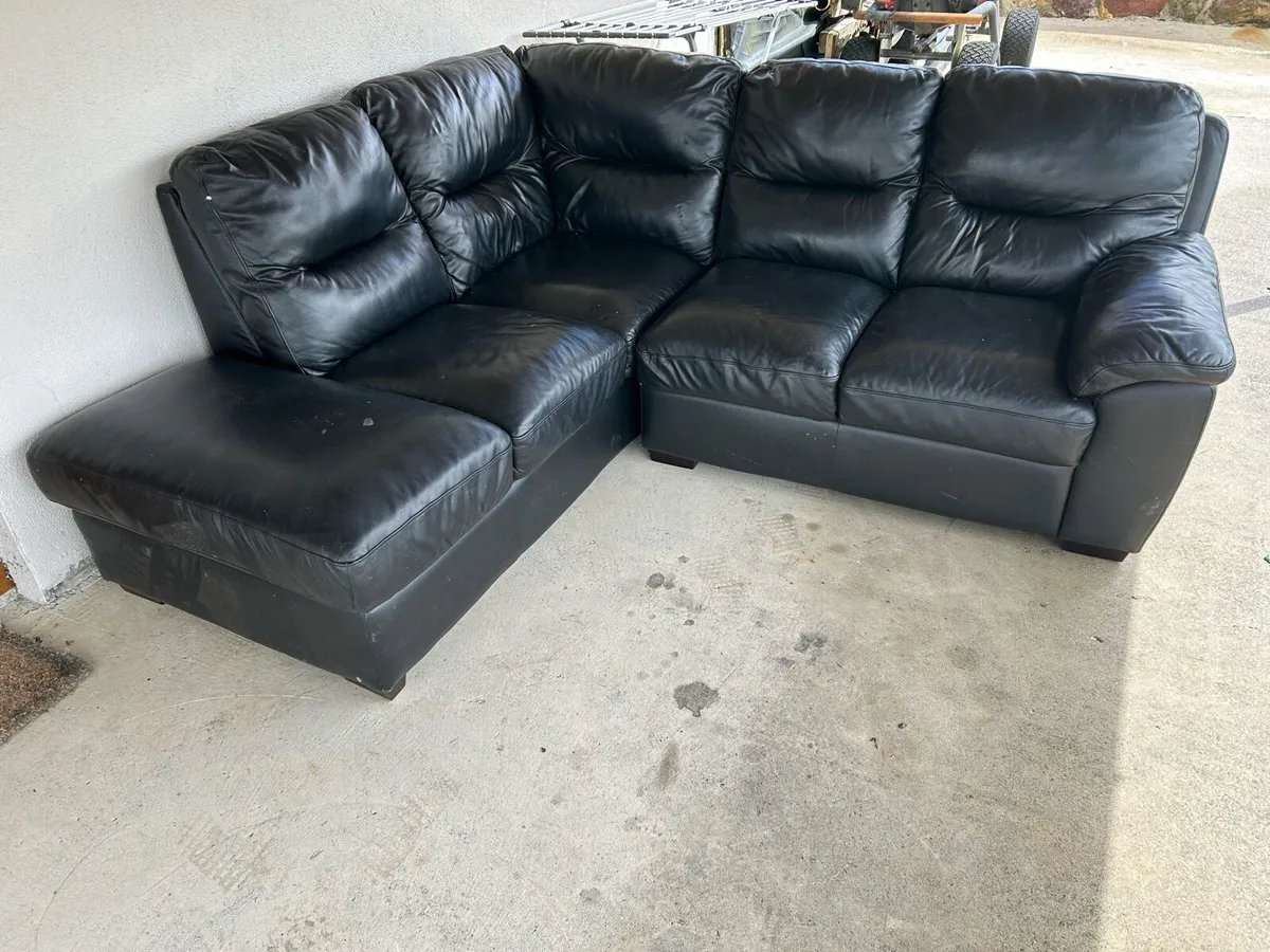 Black leather L shaped couch - Image 1