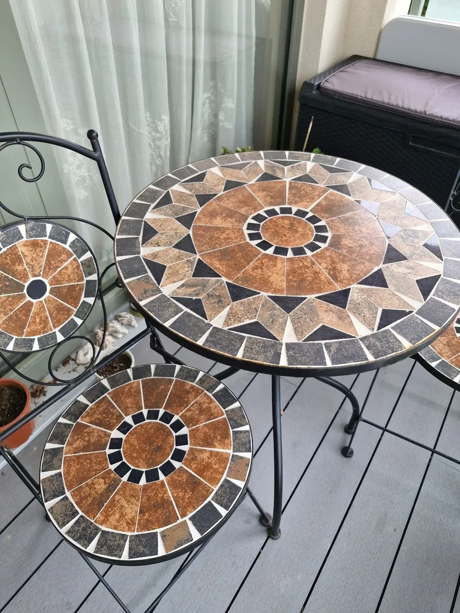 Small table and chairs - Image 2