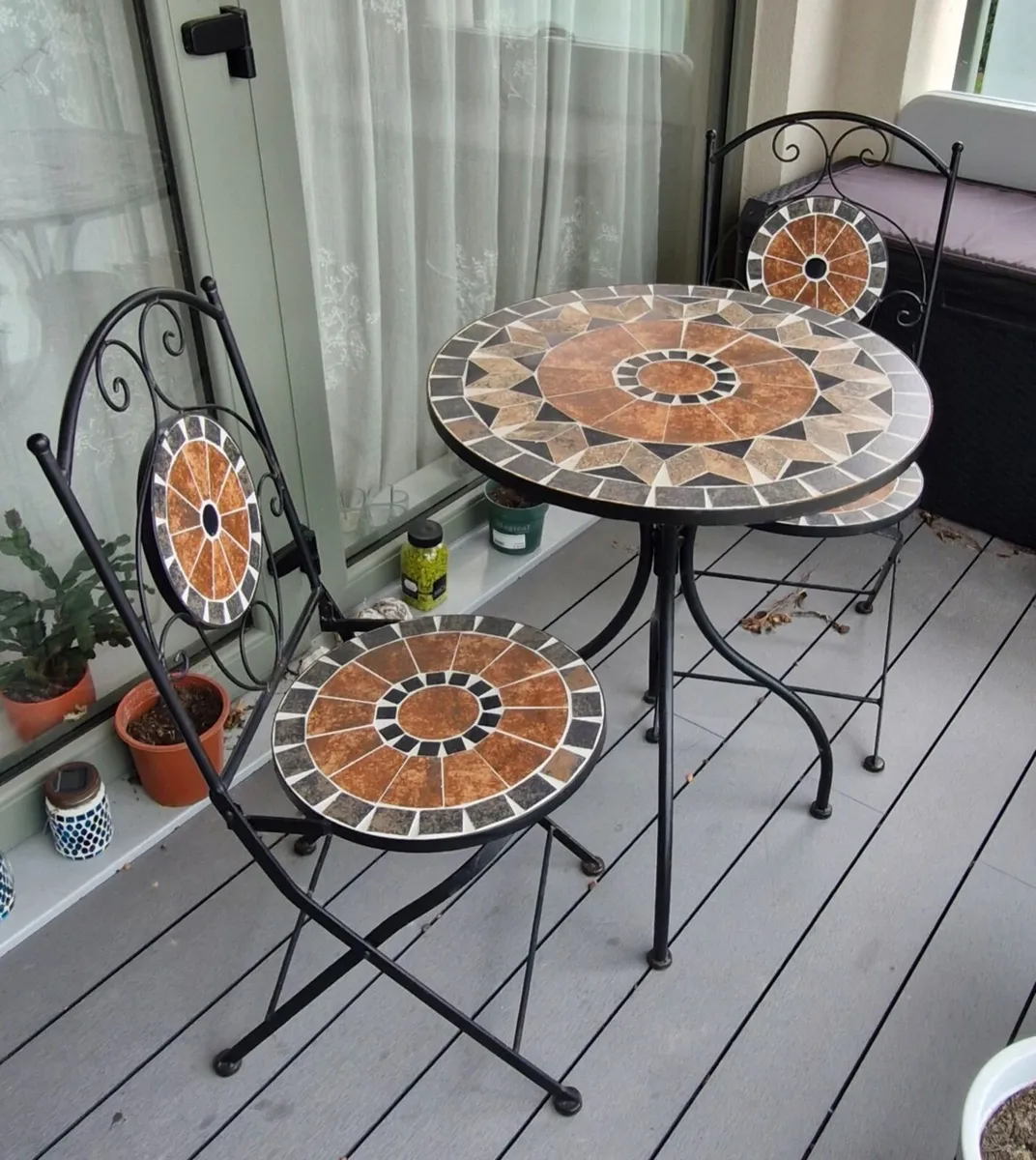 Small table and chairs - Image 1