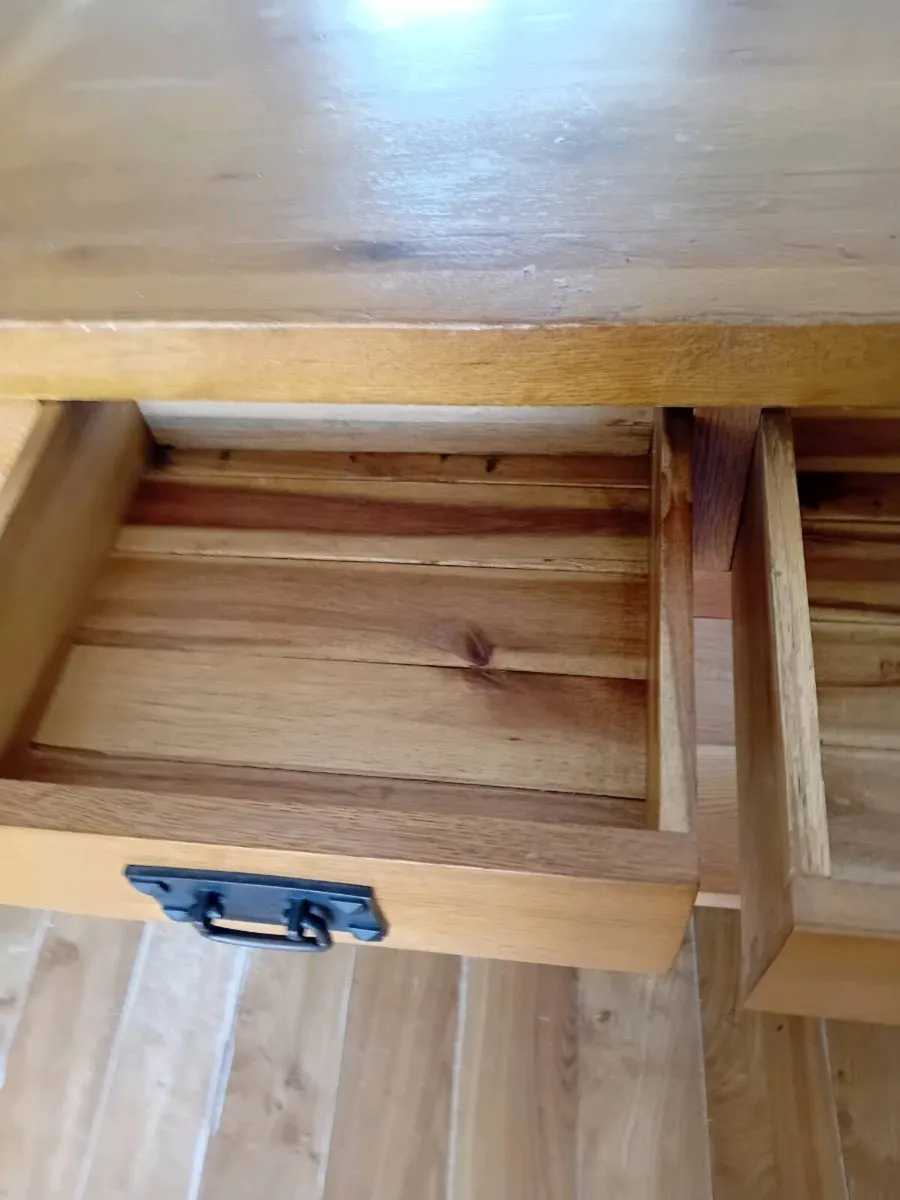 TV stand 2 drawers and large shelf - Image 3