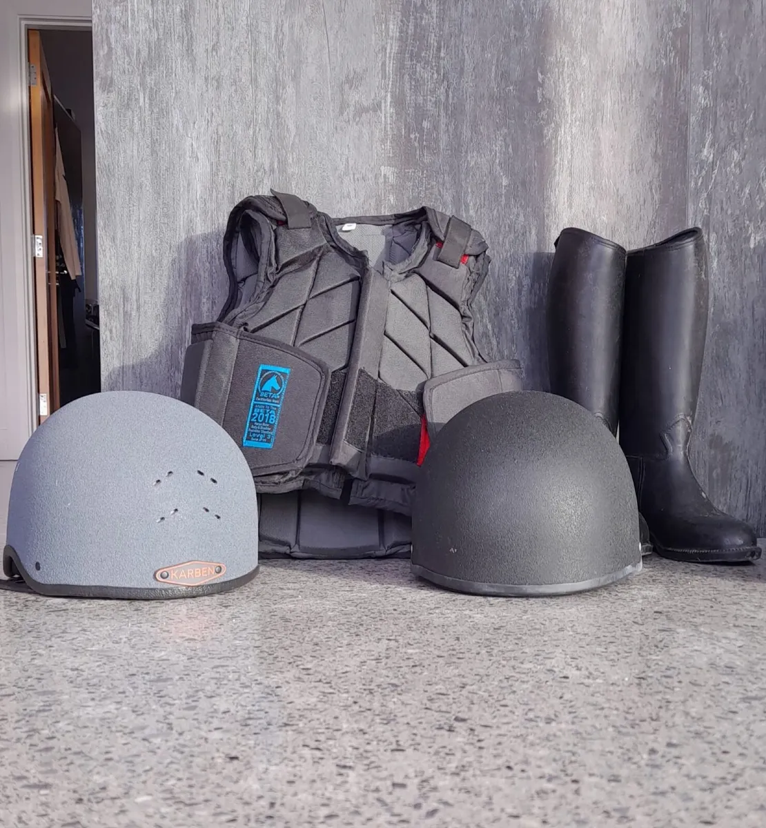 Kids horse riding gear - Image 1