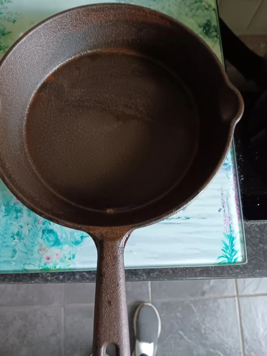 Cast iron pans - Image 1