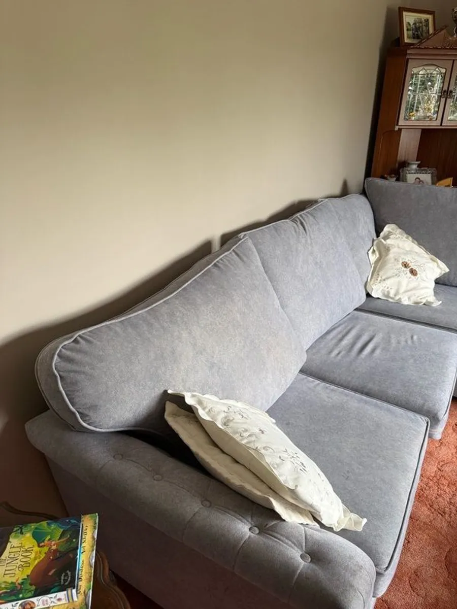 Luxury couch with swivel chair - Image 3