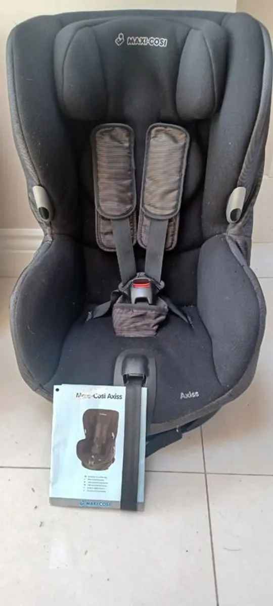 3 Car Seats Maxi-Cosi and Britax - Image 3