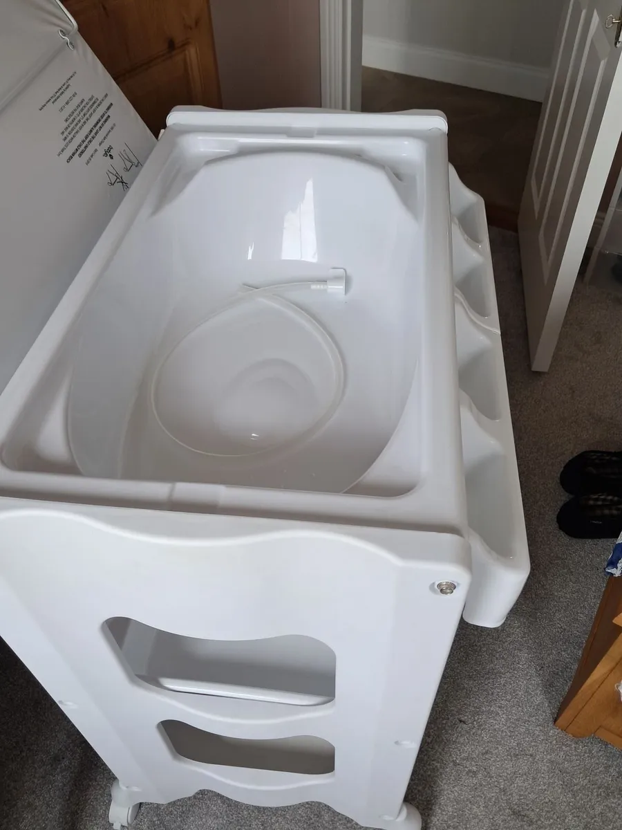 Baby changing table - Image 2