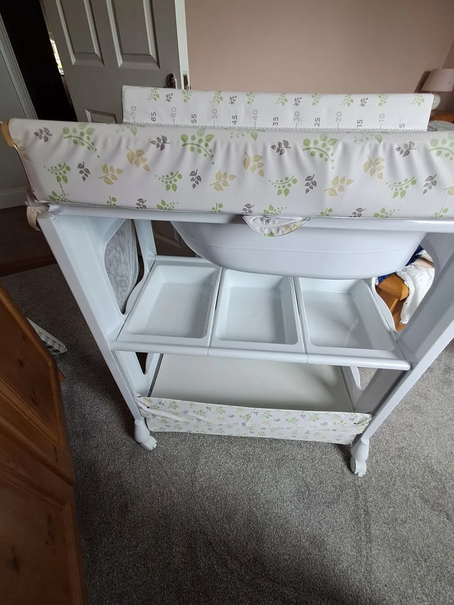 Baby changing table - Image 3