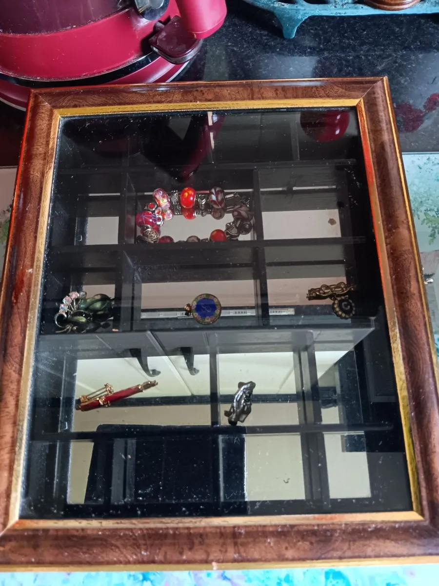 Small display cabinet - Image 2