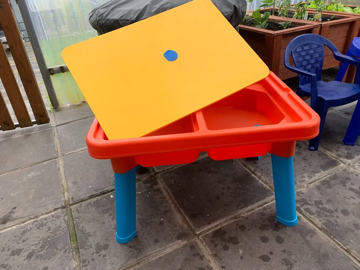 Children's play table - Image 2