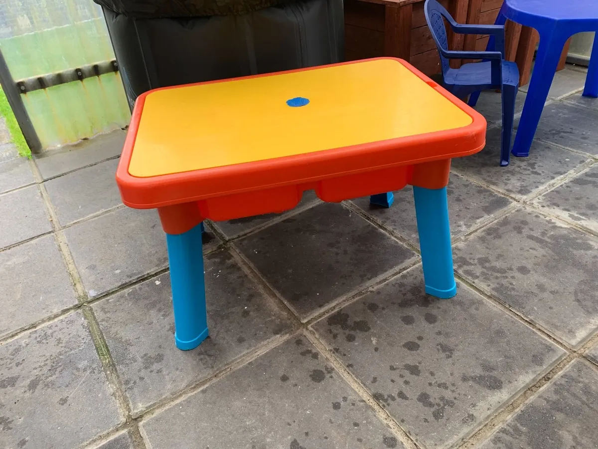 Children's play table - Image 4