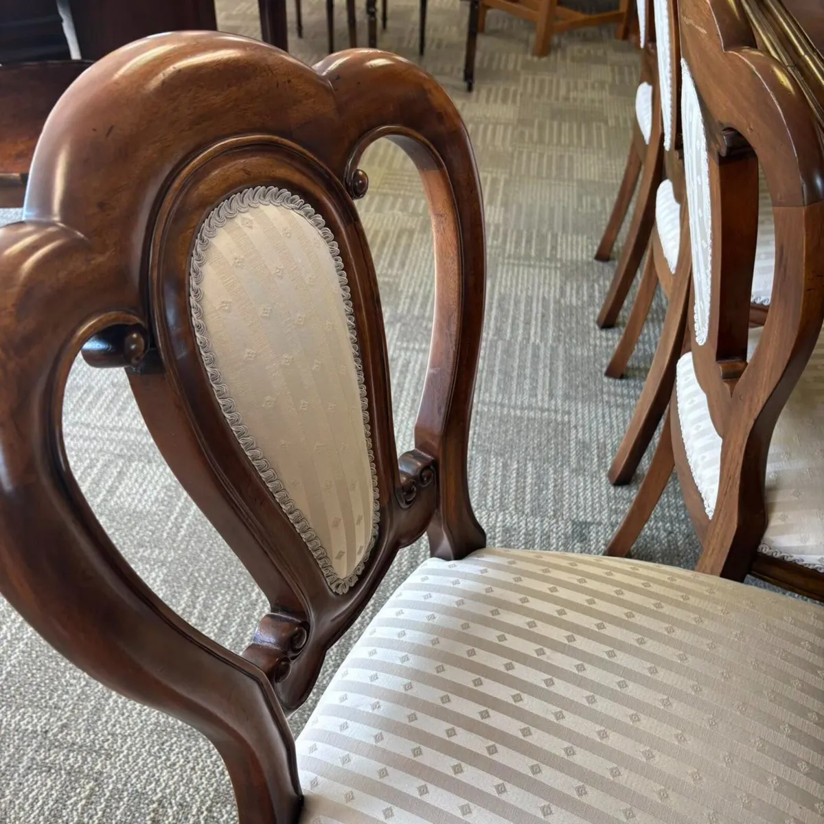 Mahogany dining table with 10 chairs.. - Image 3