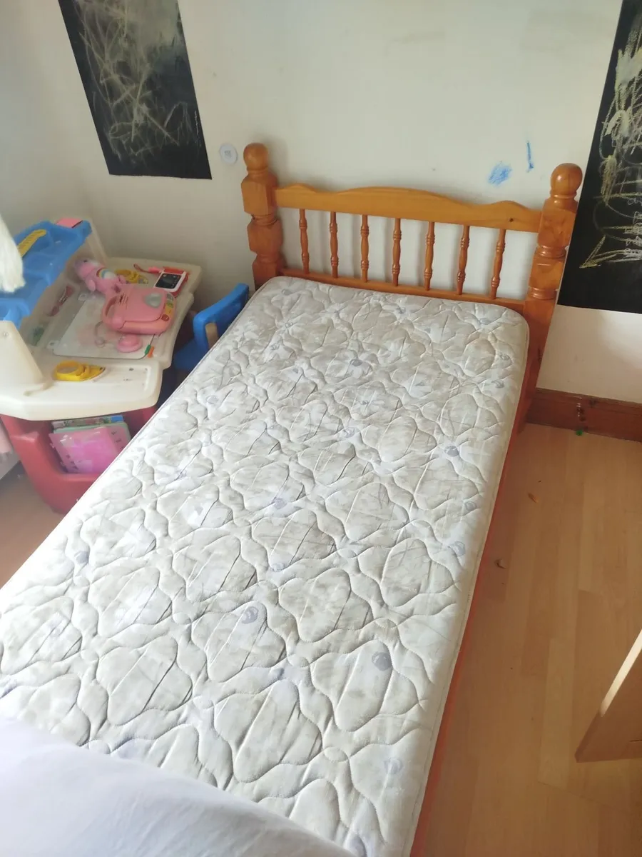 Bed and wardrobe - Image 2