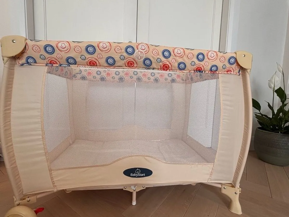Travel cot - Image 2